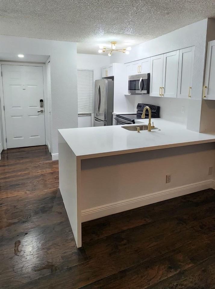 2104 S Cypress Bend Dr #406 - Photo 5 of 9