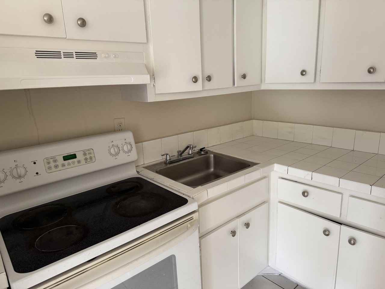 1431 Sw 44th Ter #3 - Photo 3 of 5