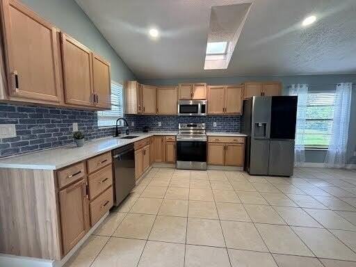1573 Sw Dycus Ave - Photo 7 of 27