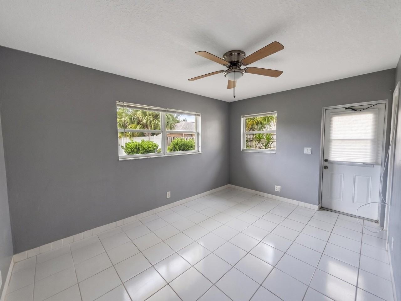 1240 Se 3rd Ct #12 - Photo 5 of 11