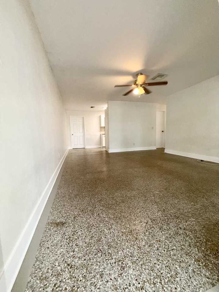 3820 Sw 61st Ave - Photo 4 of 29