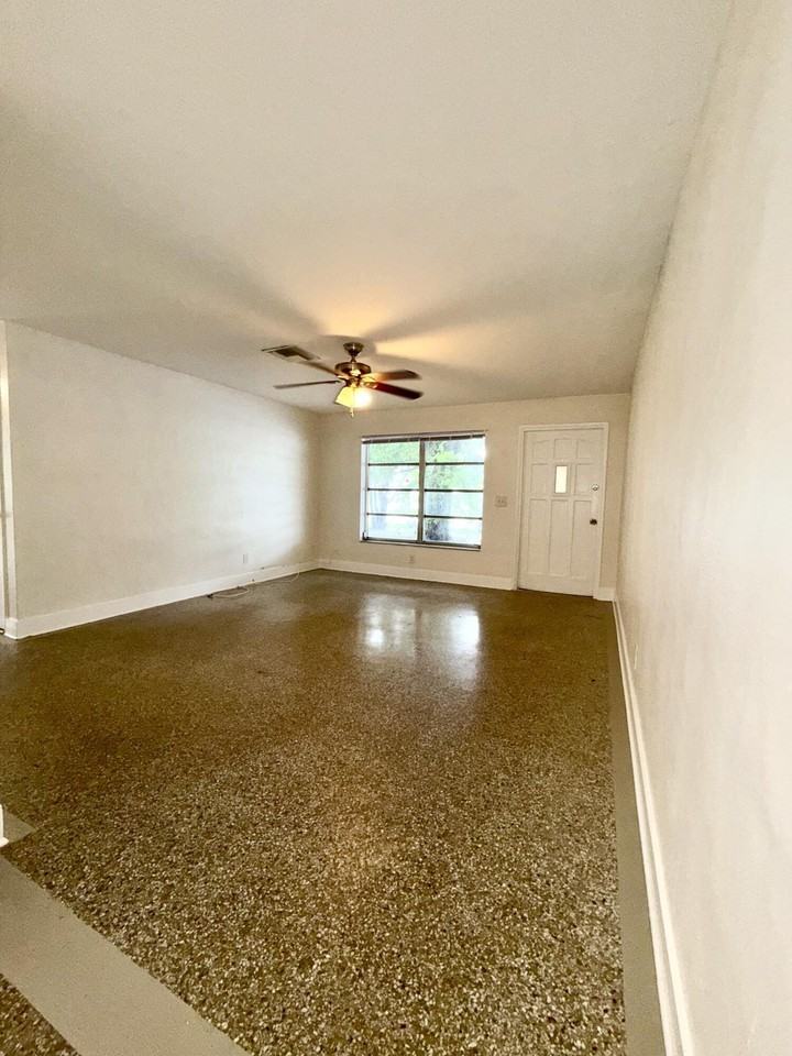3820 Sw 61st Ave - Photo 6 of 29