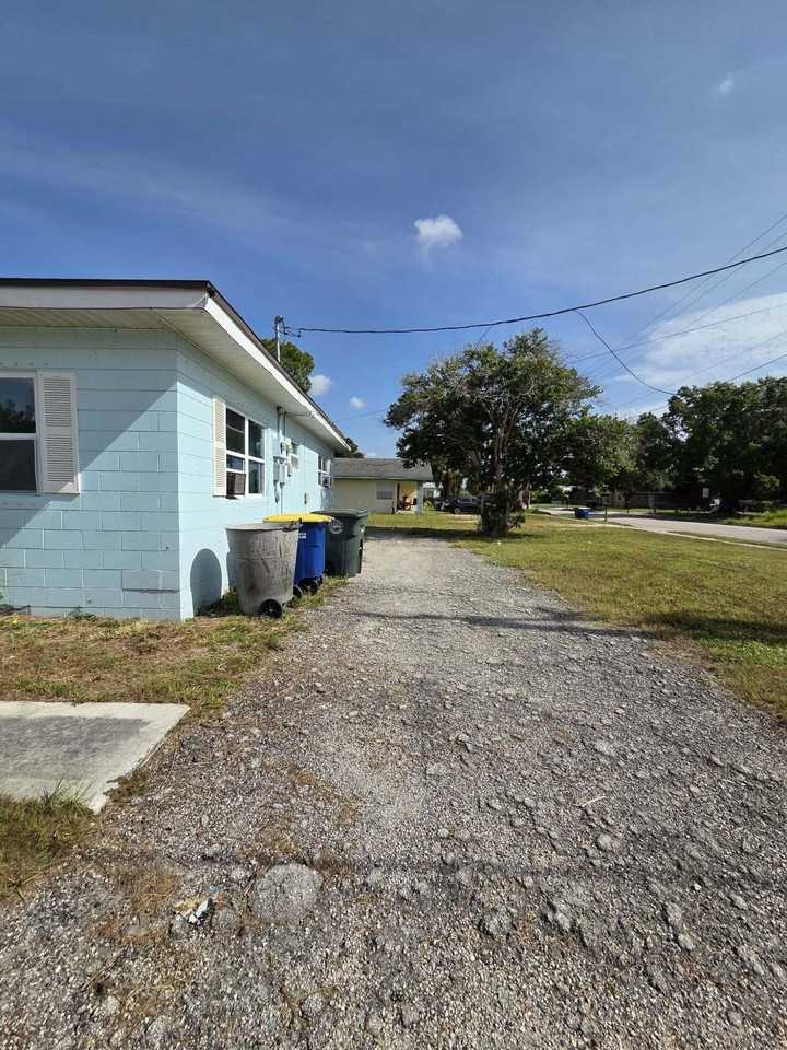 2204 Avenue G - Photo 2 of 2