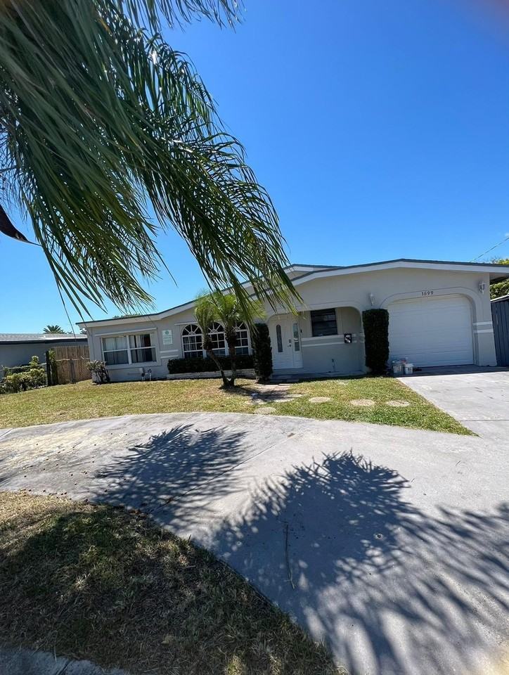 1699 Nw 7th Ter - Photo 4 of 42