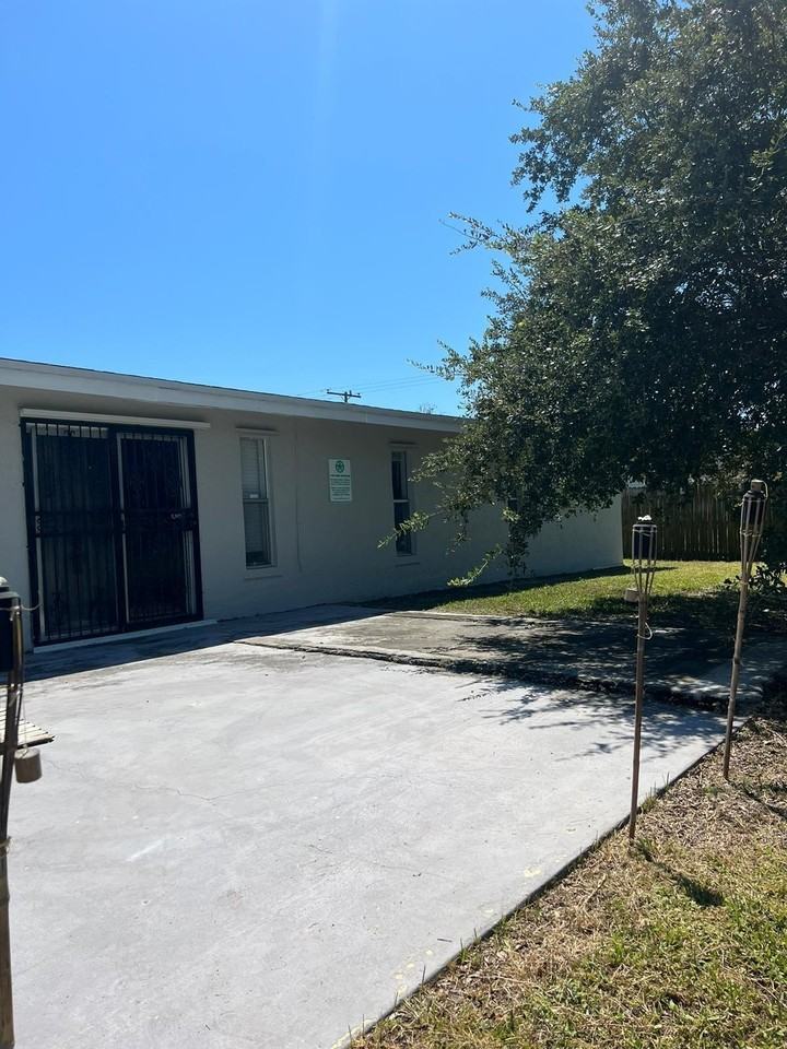 1699 Nw 7th Ter - Photo 7 of 42