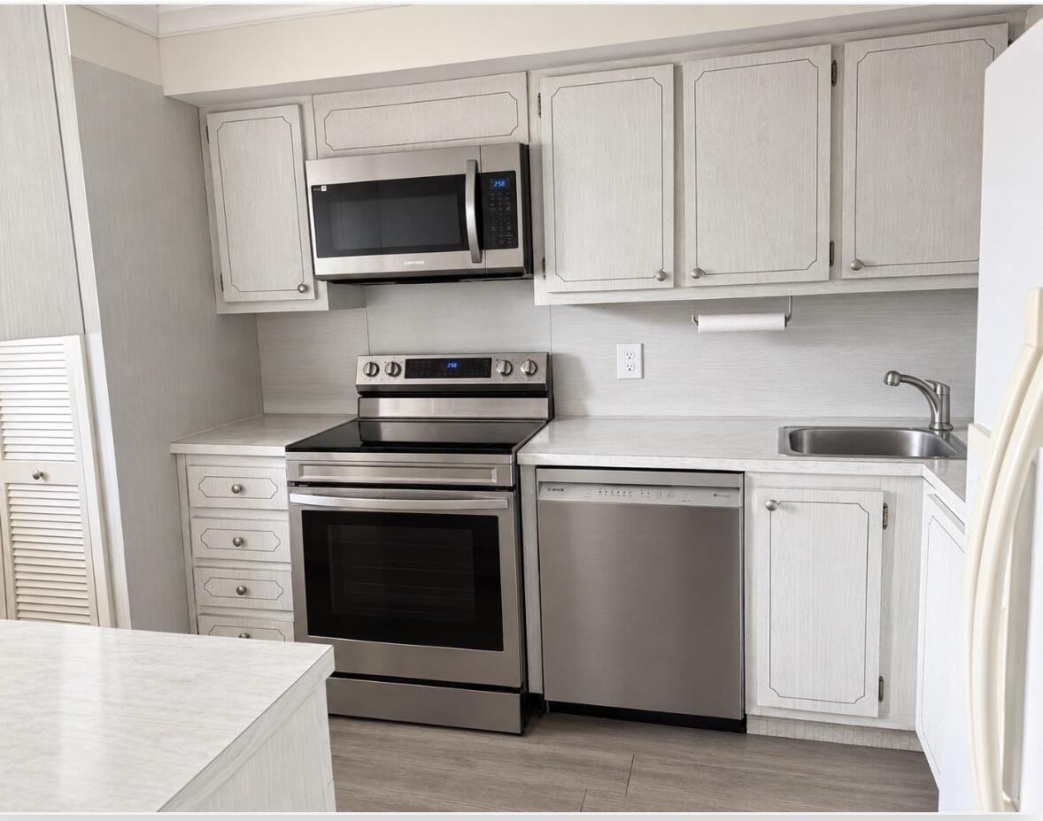 1537 E Hillsboro Blvd #238 - Photo 2 of 48