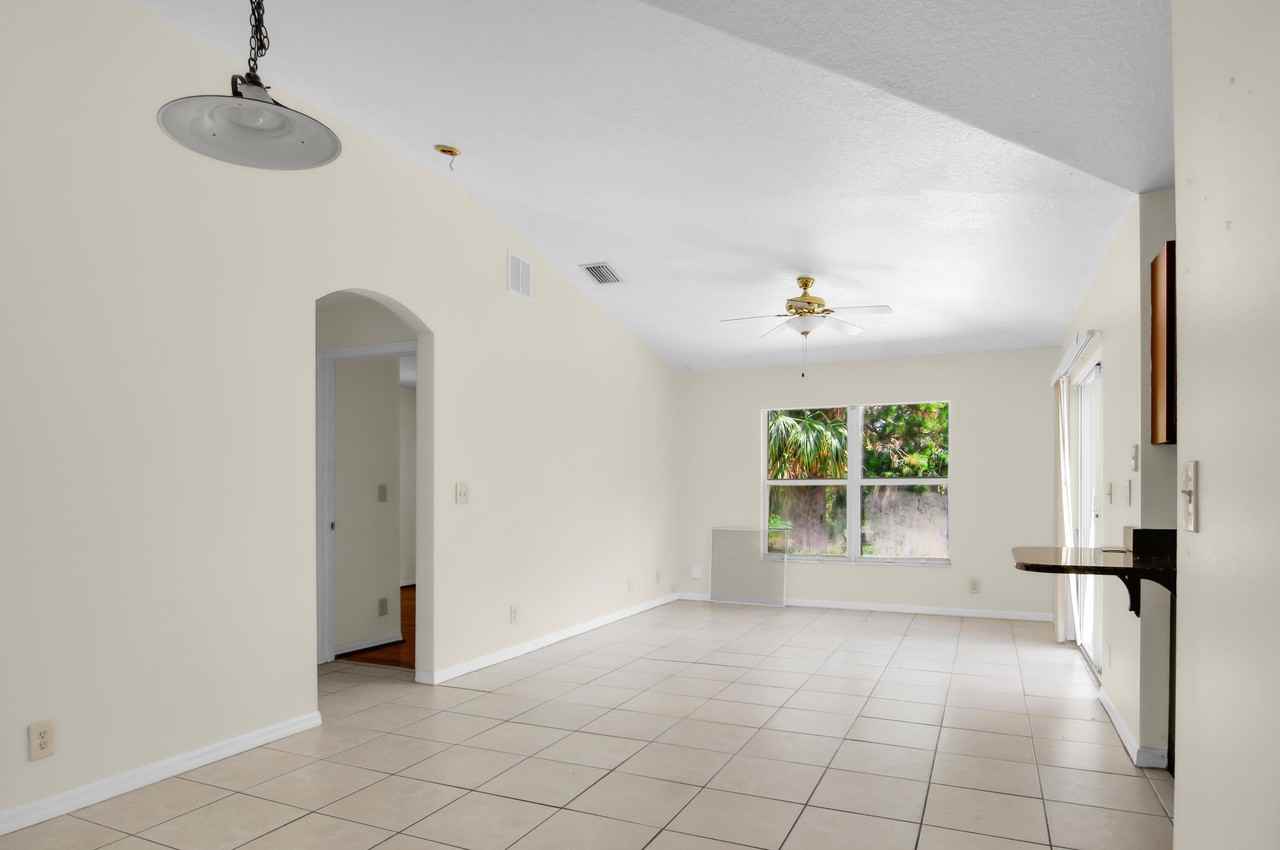 1931 Sw Fears Ave - Photo 6 of 13