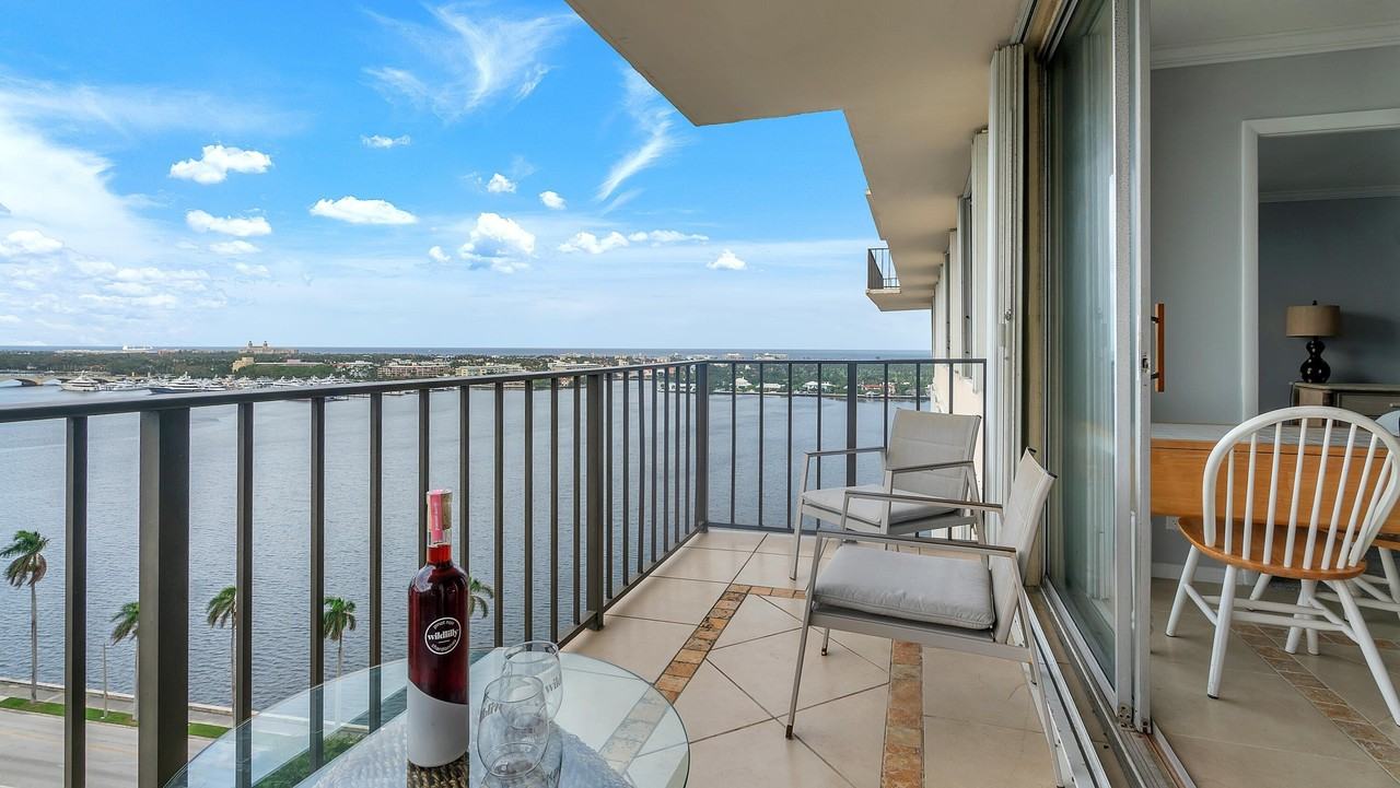 1801 S Flagler Dr #1804 - Photo 2 of 31