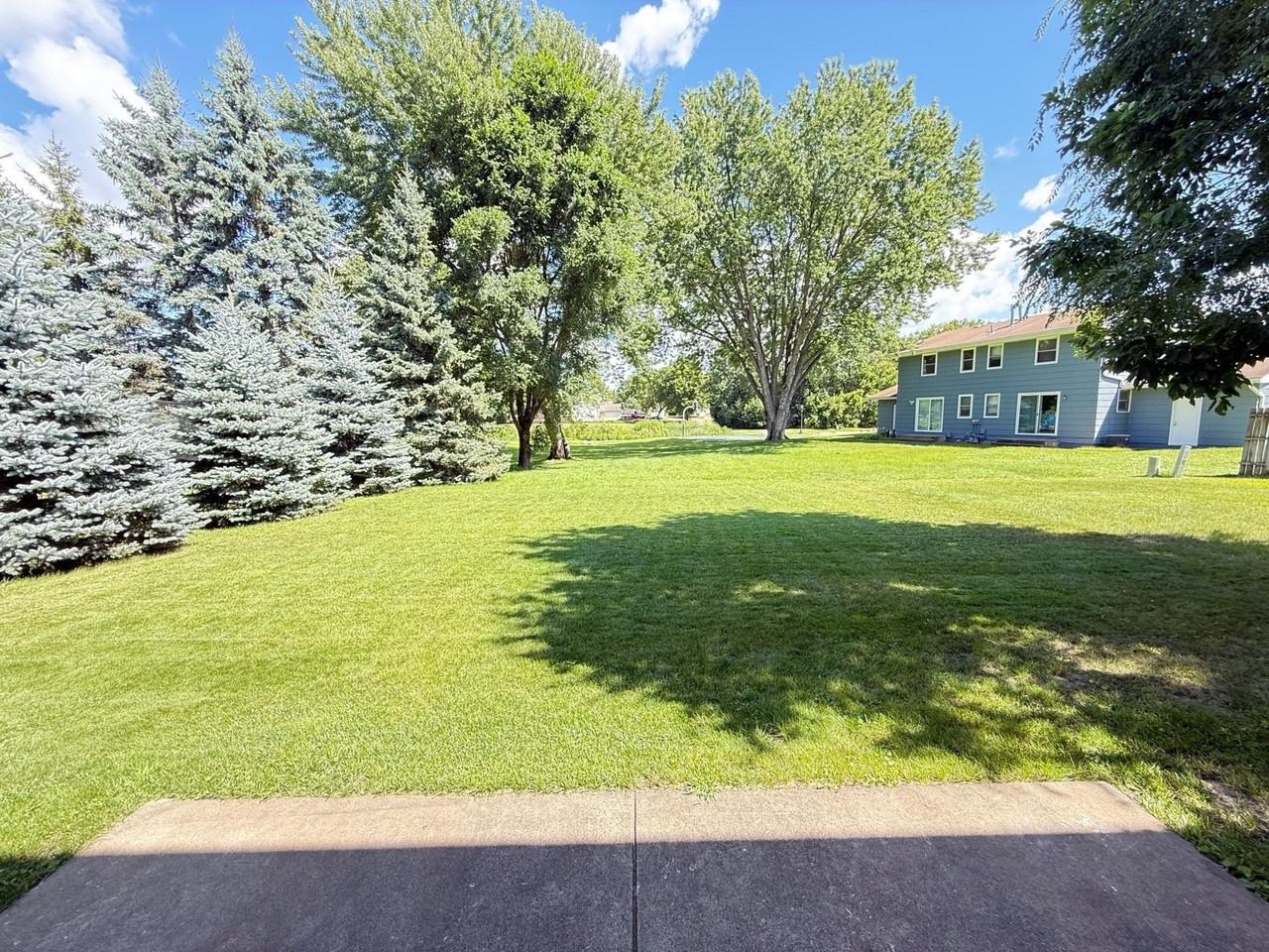415 Belle Aire Dr - Photo 3 of 23