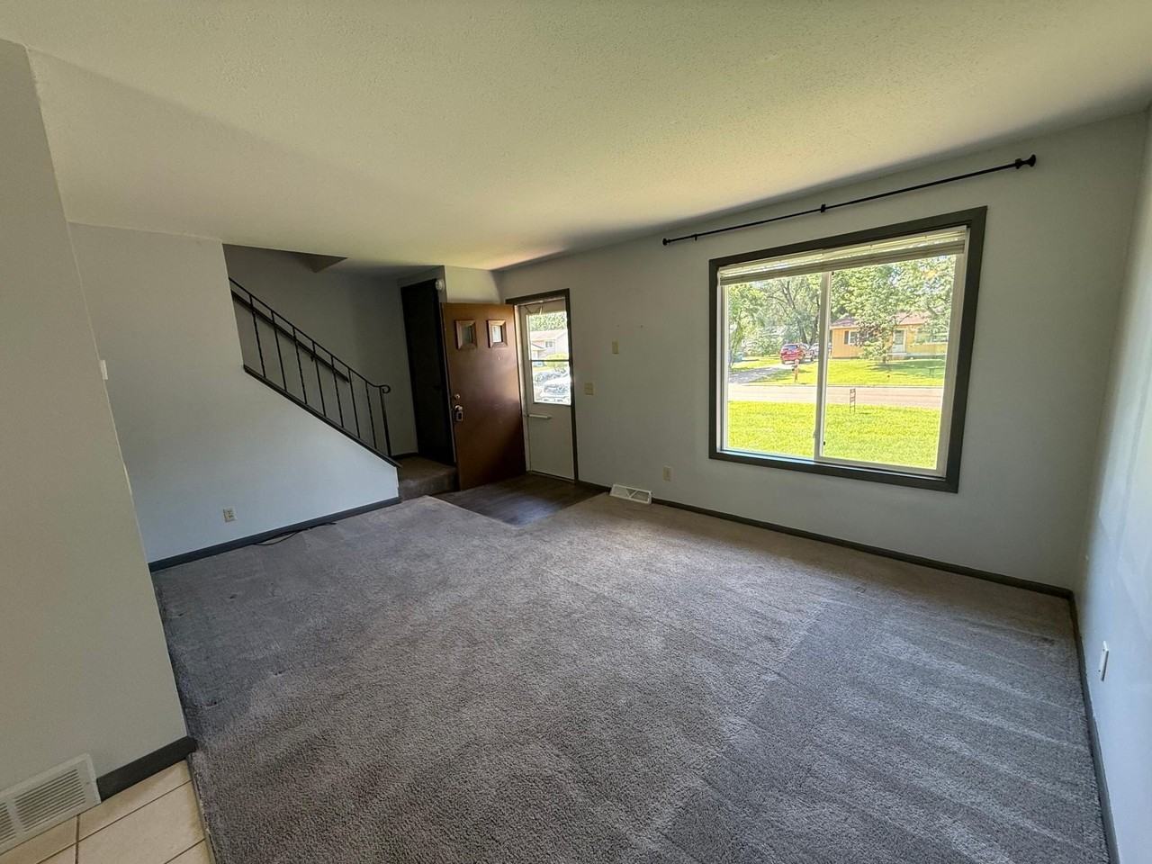 415 Belle Aire Dr - Photo 7 of 23