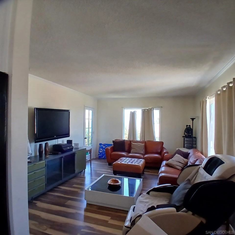 1641 Sunset Cliffs Blvd - Photo 2 of 8