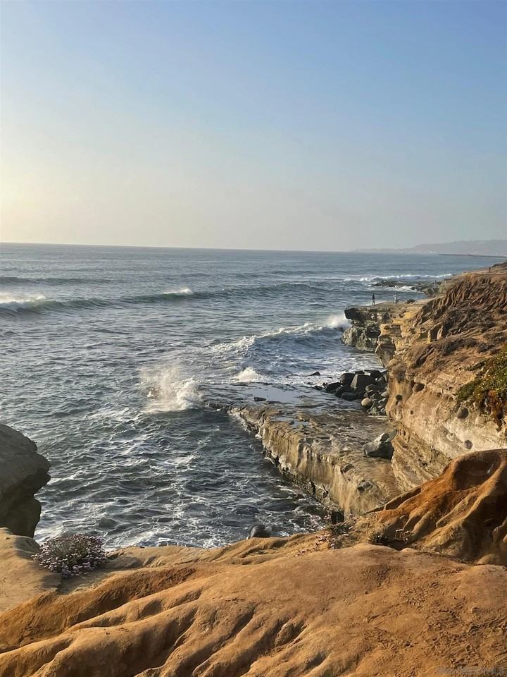 1641 Sunset Cliffs Blvd - Photo 7 of 8
