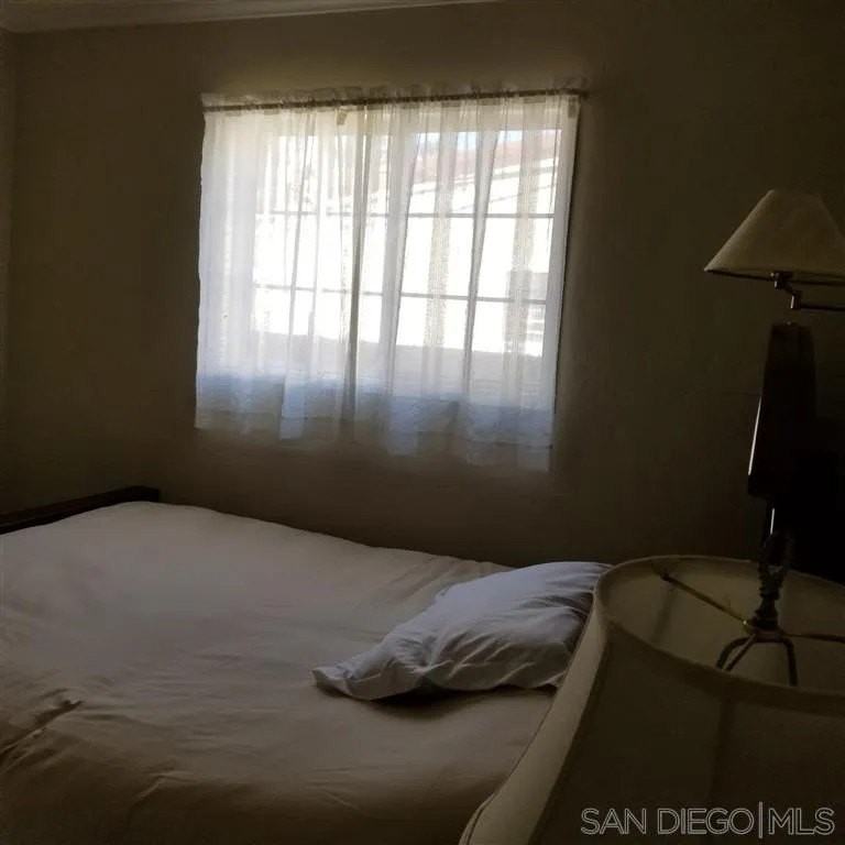 2164 Rosecrans St - Photo 5 of 21