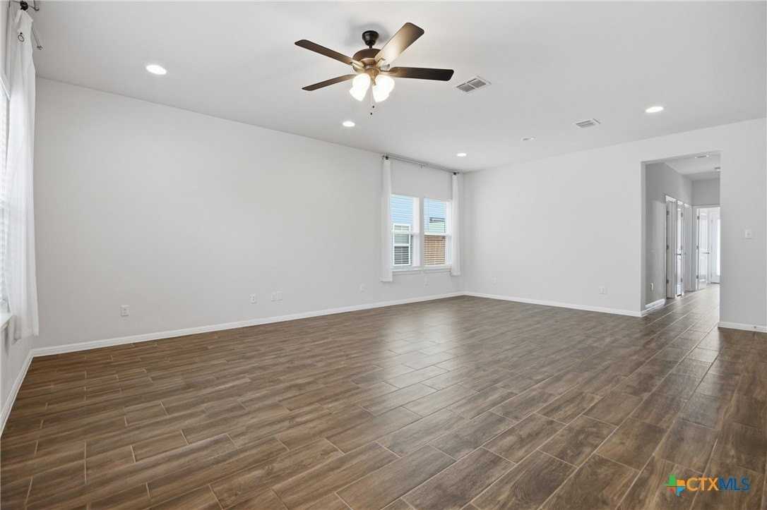 1121 Esplanade Pkwy - Photo 5 of 31