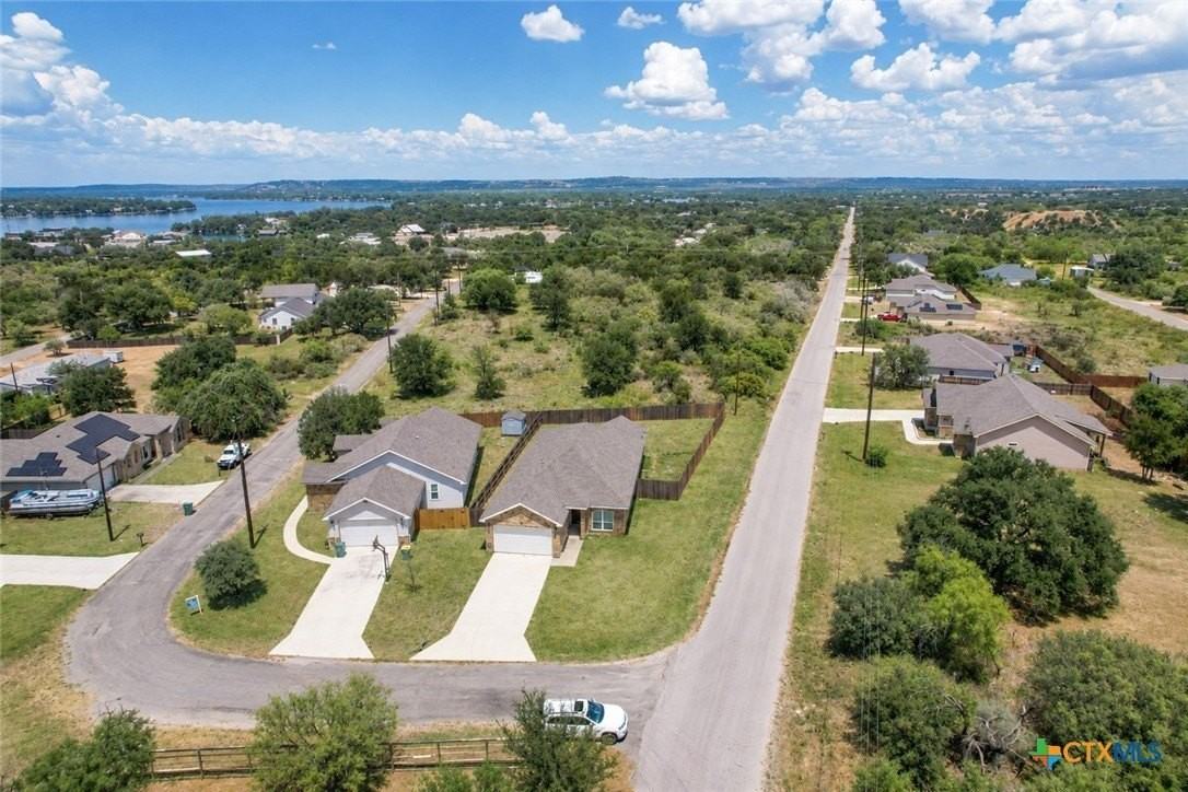 1516 Stonecrest Dr - Photo 2 of 29