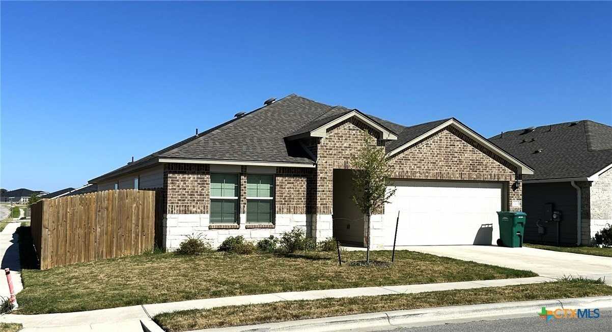 1201 Lindsey Dr - Photo 2 of 14