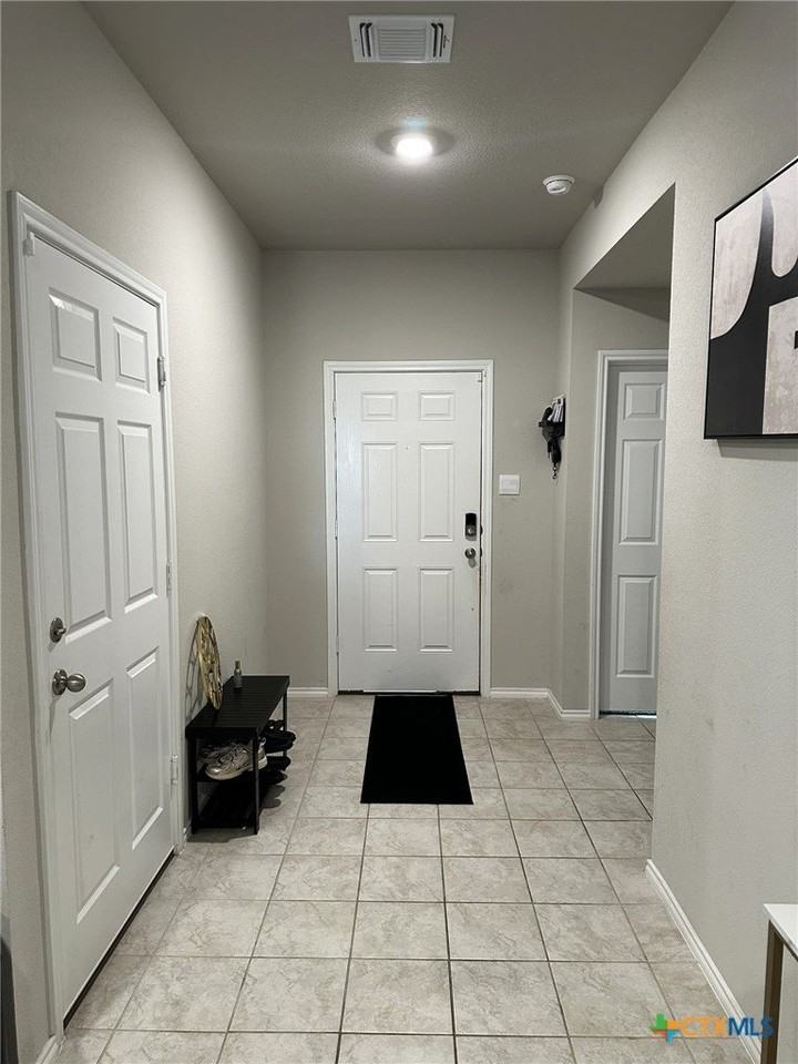 1201 Lindsey Dr - Photo 3 of 14