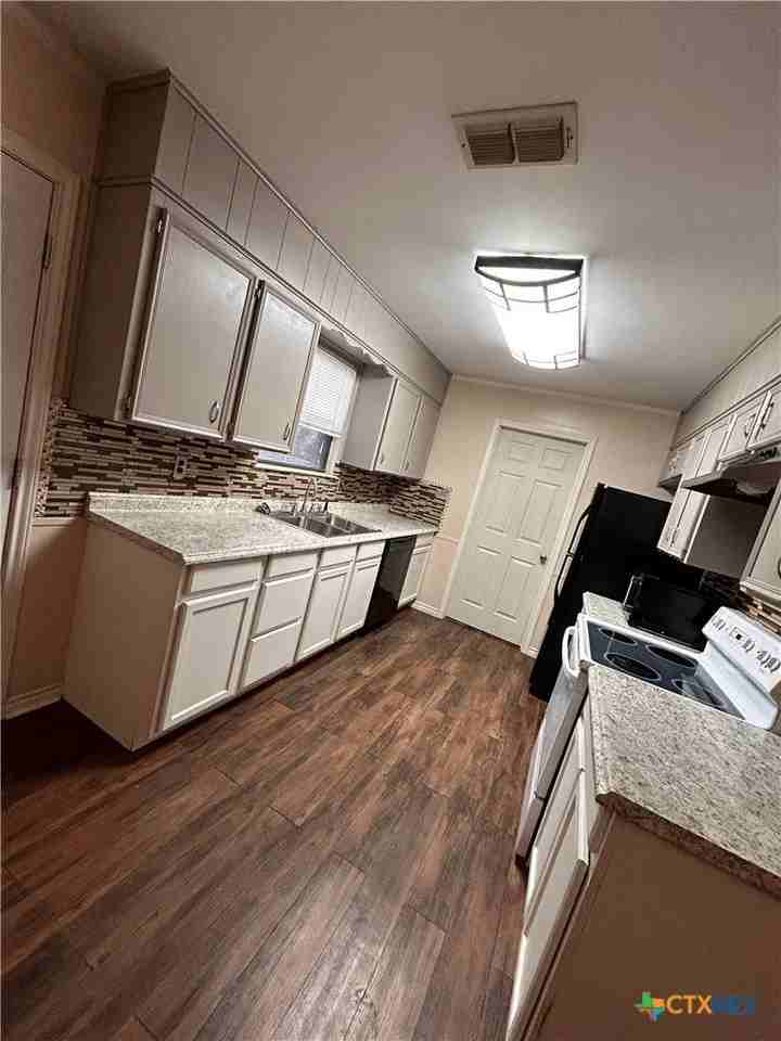 214 Brandy Loop - Photo 3 of 7
