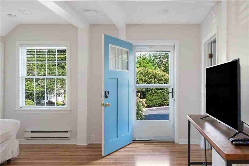 56 Fort Ave - Photo 3 of 44