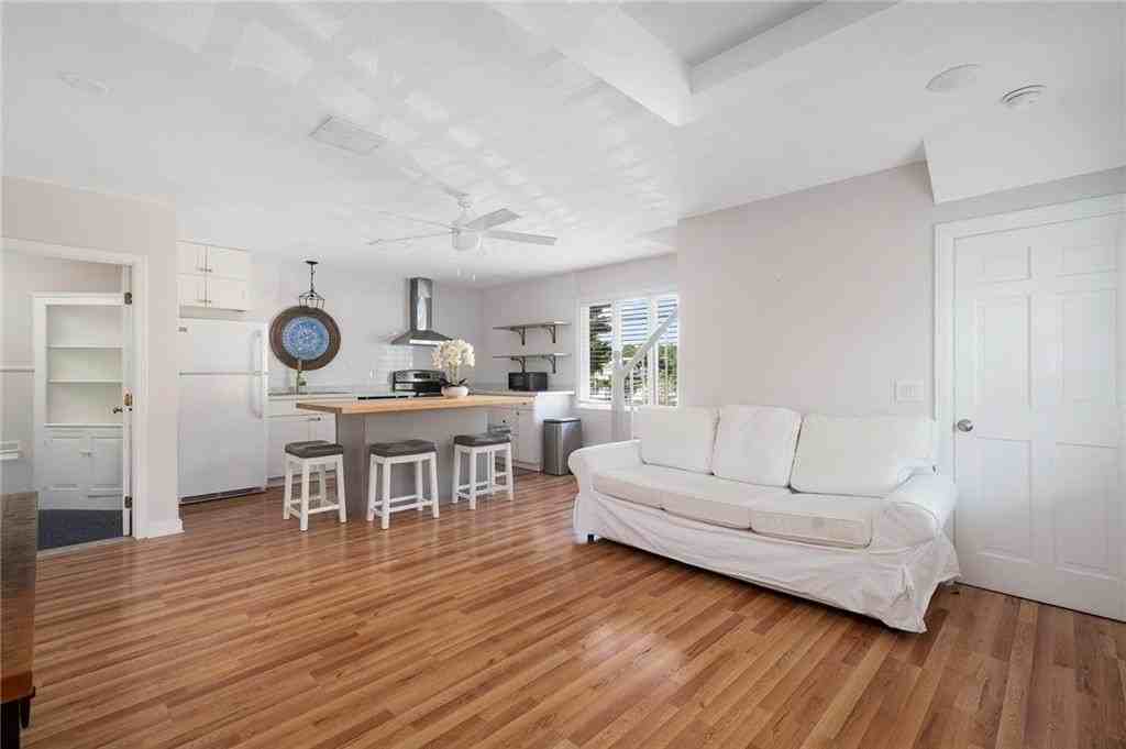 56 Fort Ave - Photo 4 of 44
