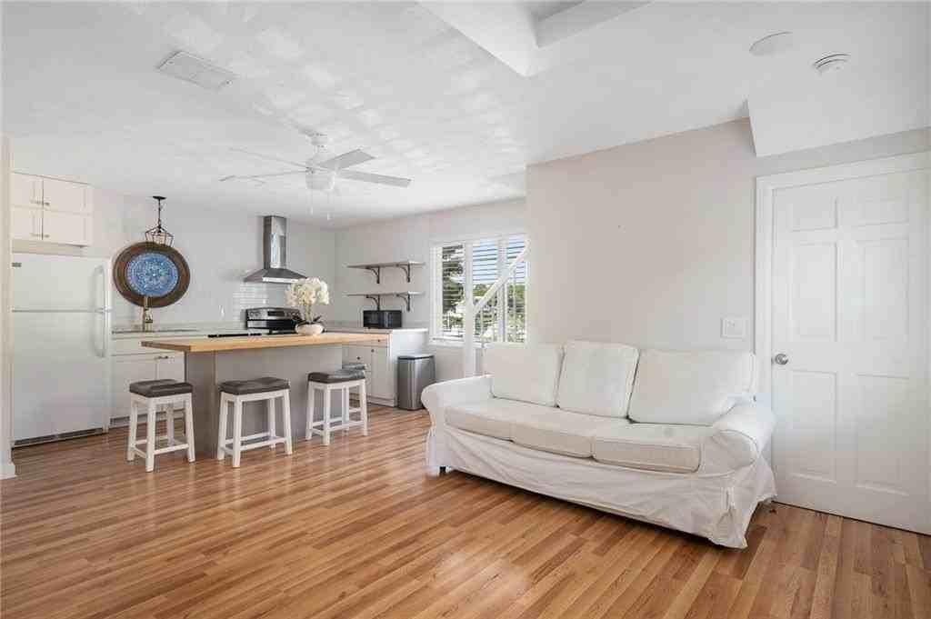 56 Fort Ave - Photo 5 of 44