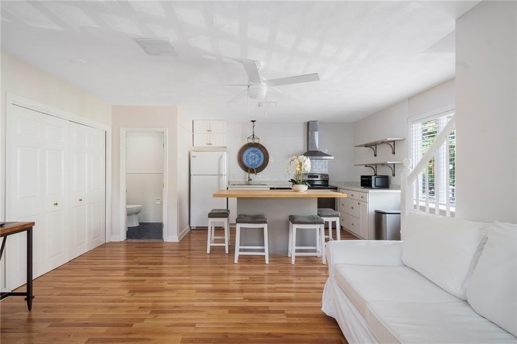 56 Fort Ave - Photo 7 of 44