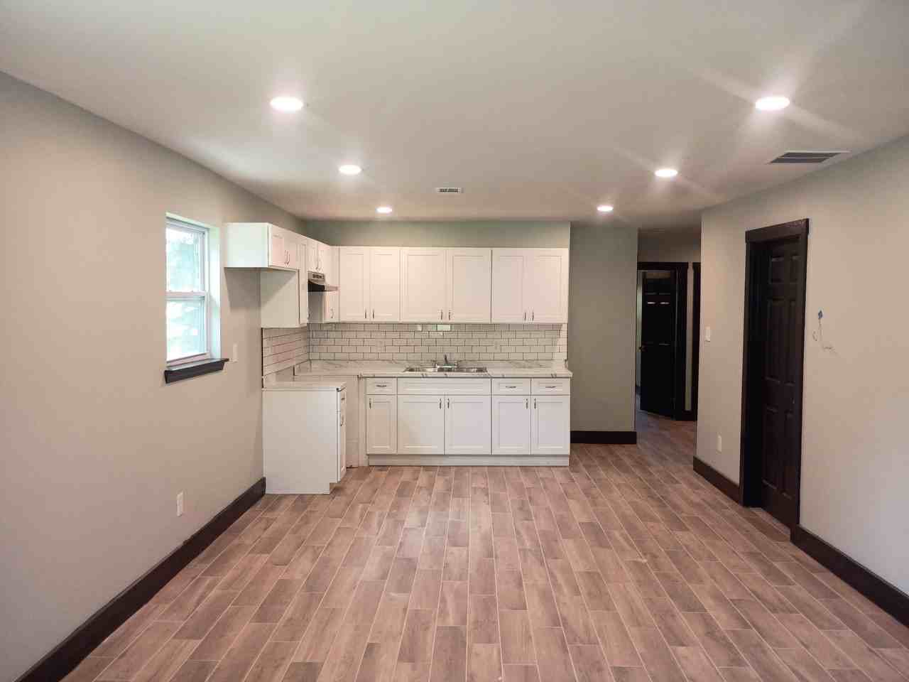 677 Baltimore St #1 - Photo 3 of 14
