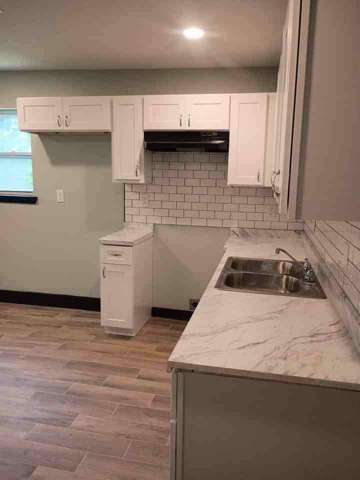 677 Baltimore St #1 - Photo 4 of 14