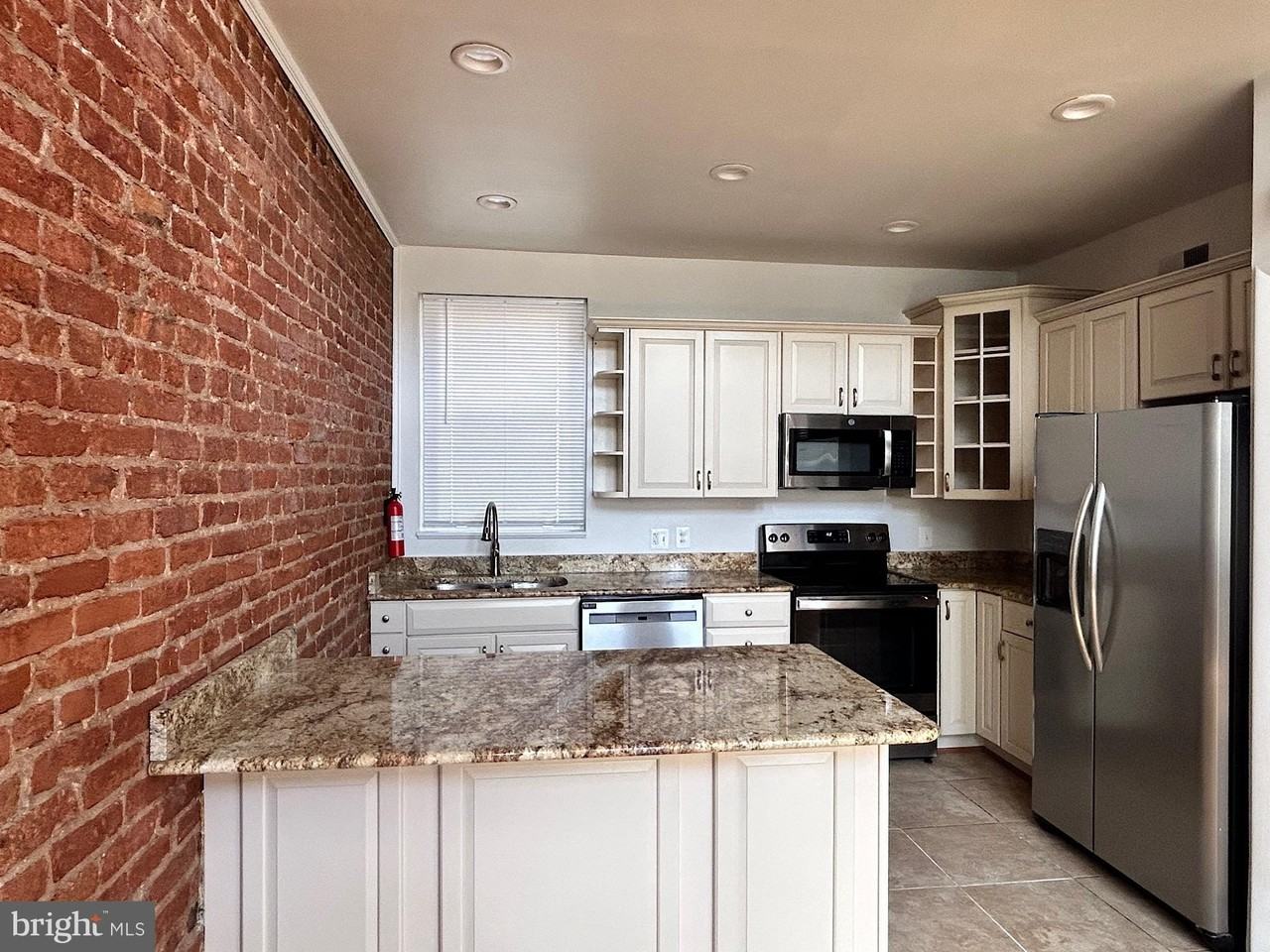 1757 Willard St Nw #2 - Photo 3 of 20