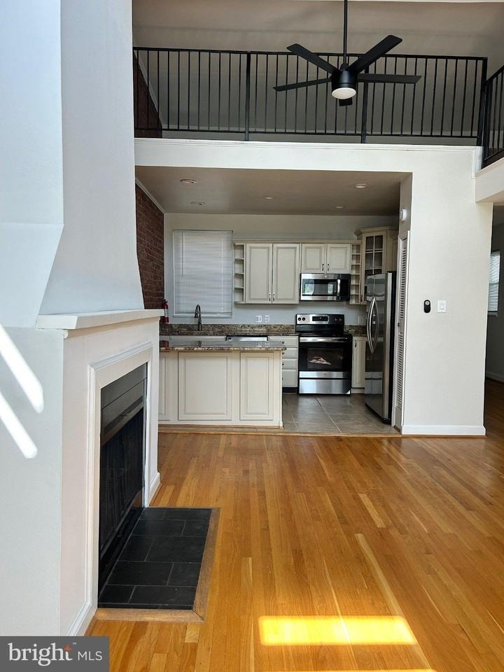 1757 Willard St Nw #2 - Photo 4 of 20