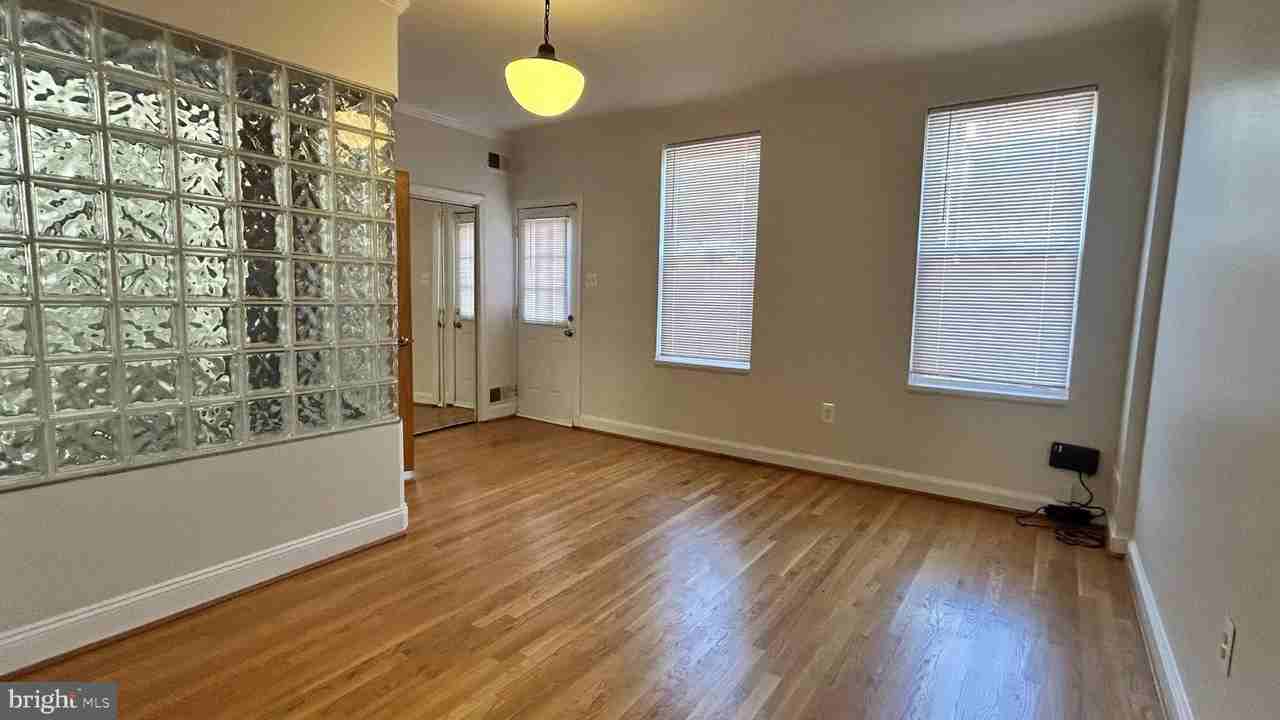 1757 Willard St Nw #2 - Photo 7 of 20