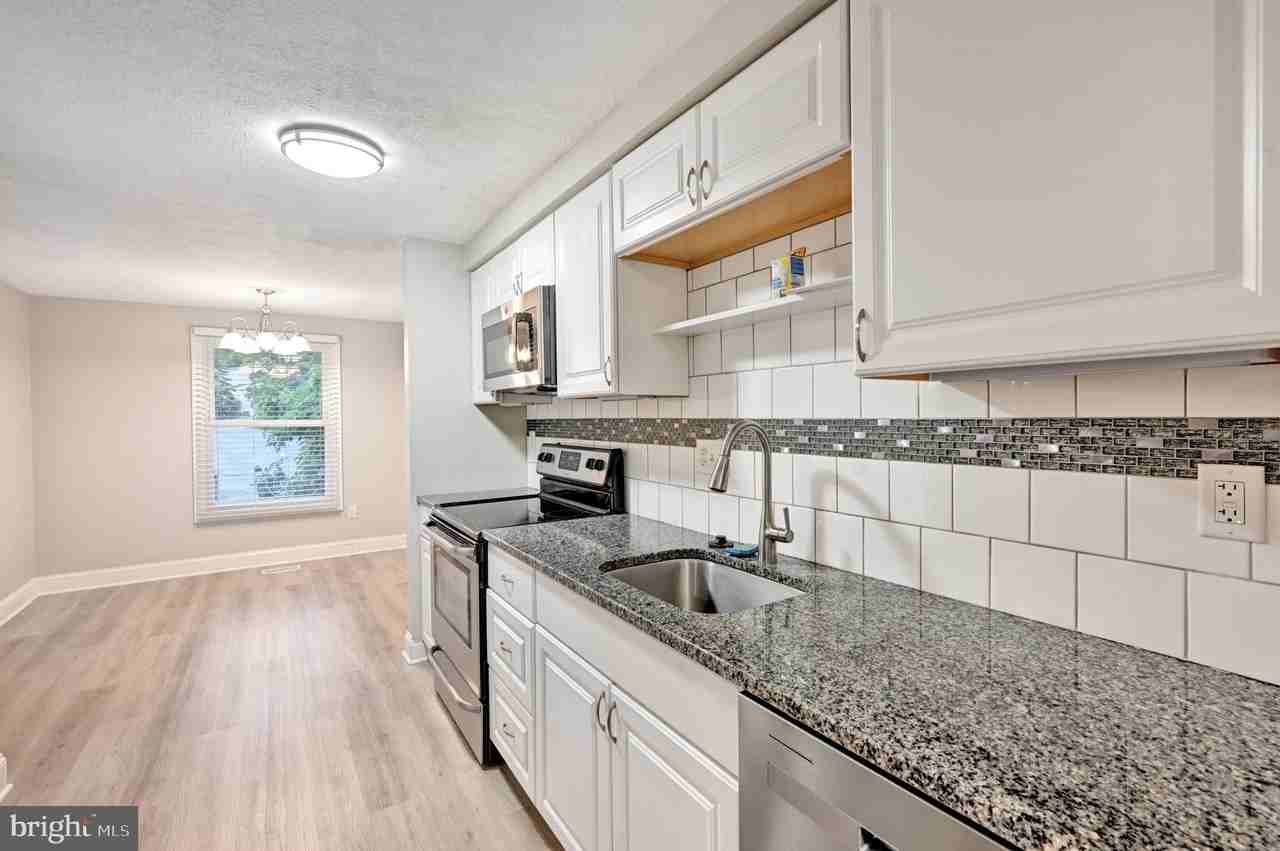 637 Whittier Pkwy - Photo 3 of 37