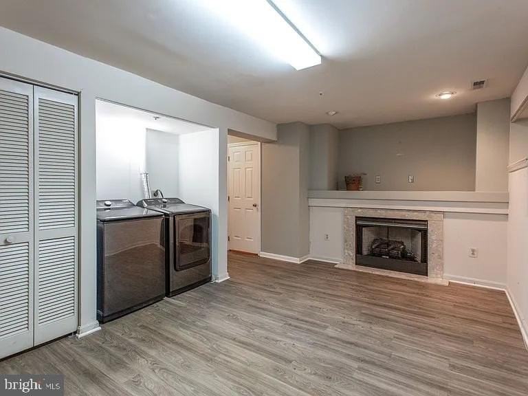 101 Quiet Waters Pl - Photo 3 of 25