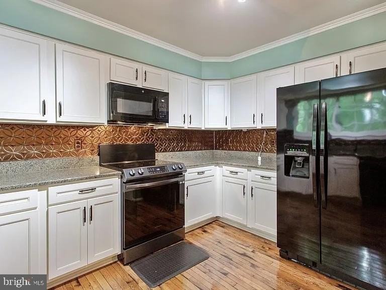 101 Quiet Waters Pl - Photo 5 of 25
