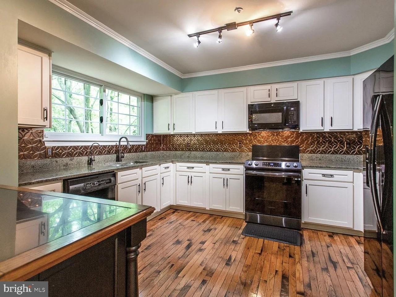 101 Quiet Waters Pl - Photo 6 of 25