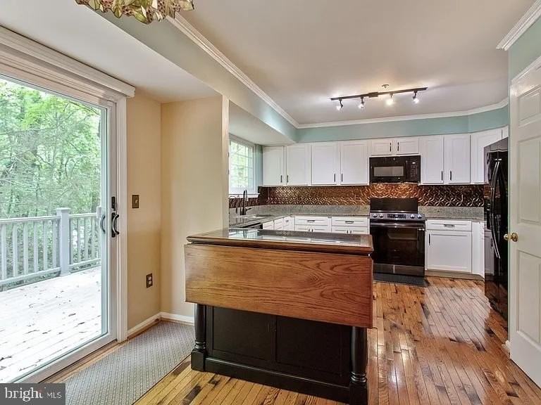 101 Quiet Waters Pl - Photo 7 of 25