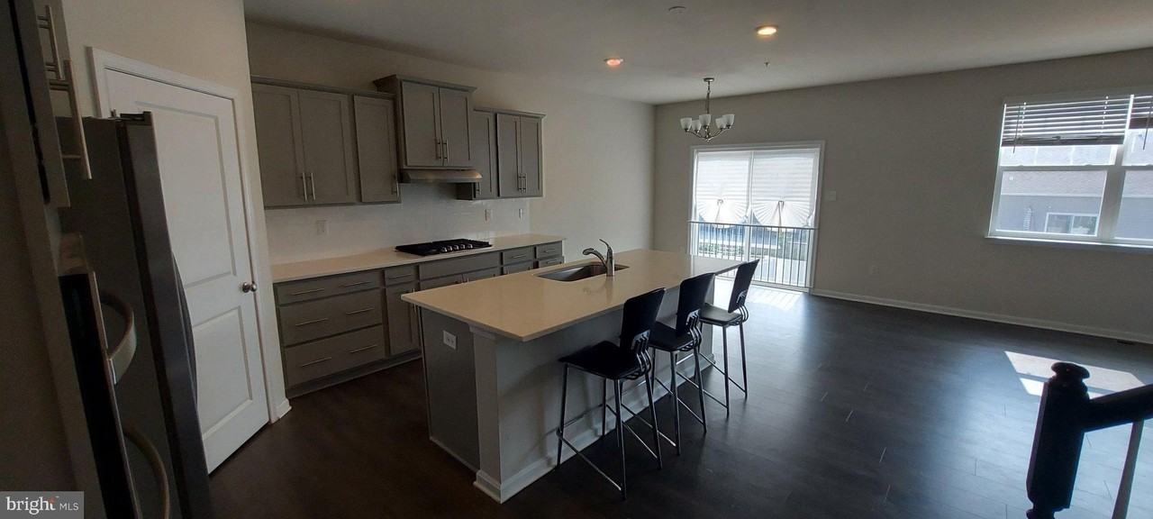 5767 Haller Pl - Photo 4 of 40