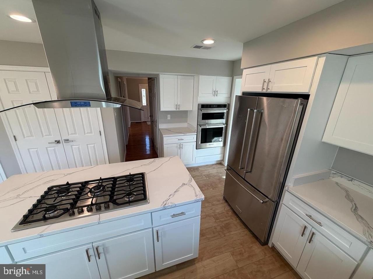 6111 Richmanor Ter - Photo 3 of 26