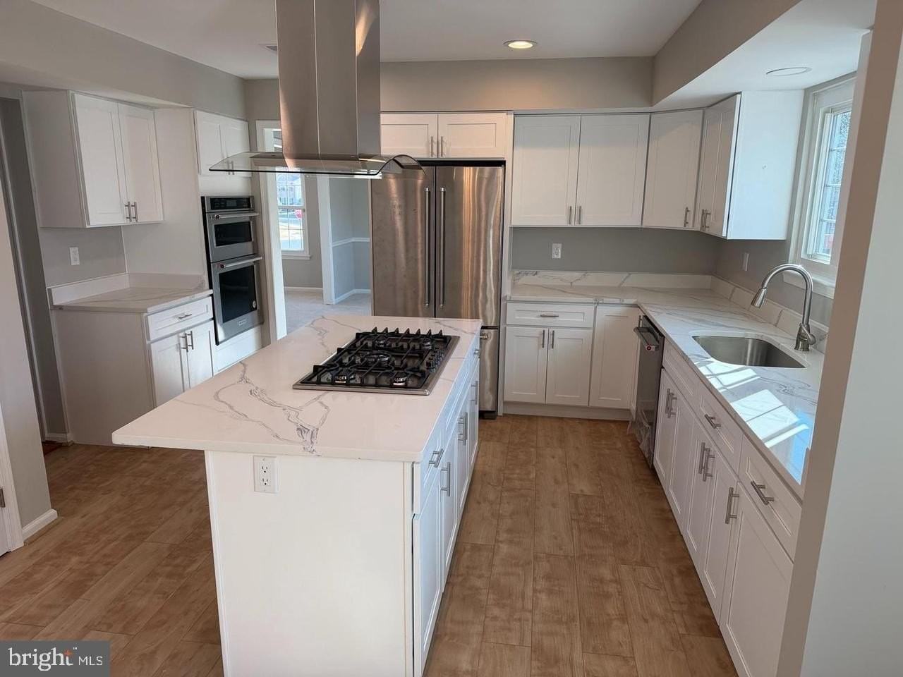 6111 Richmanor Ter - Photo 4 of 26