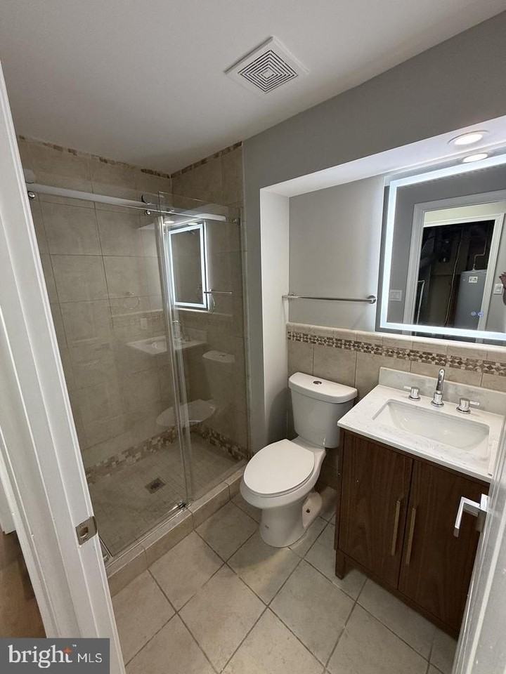 6111 Richmanor Ter - Photo 5 of 26