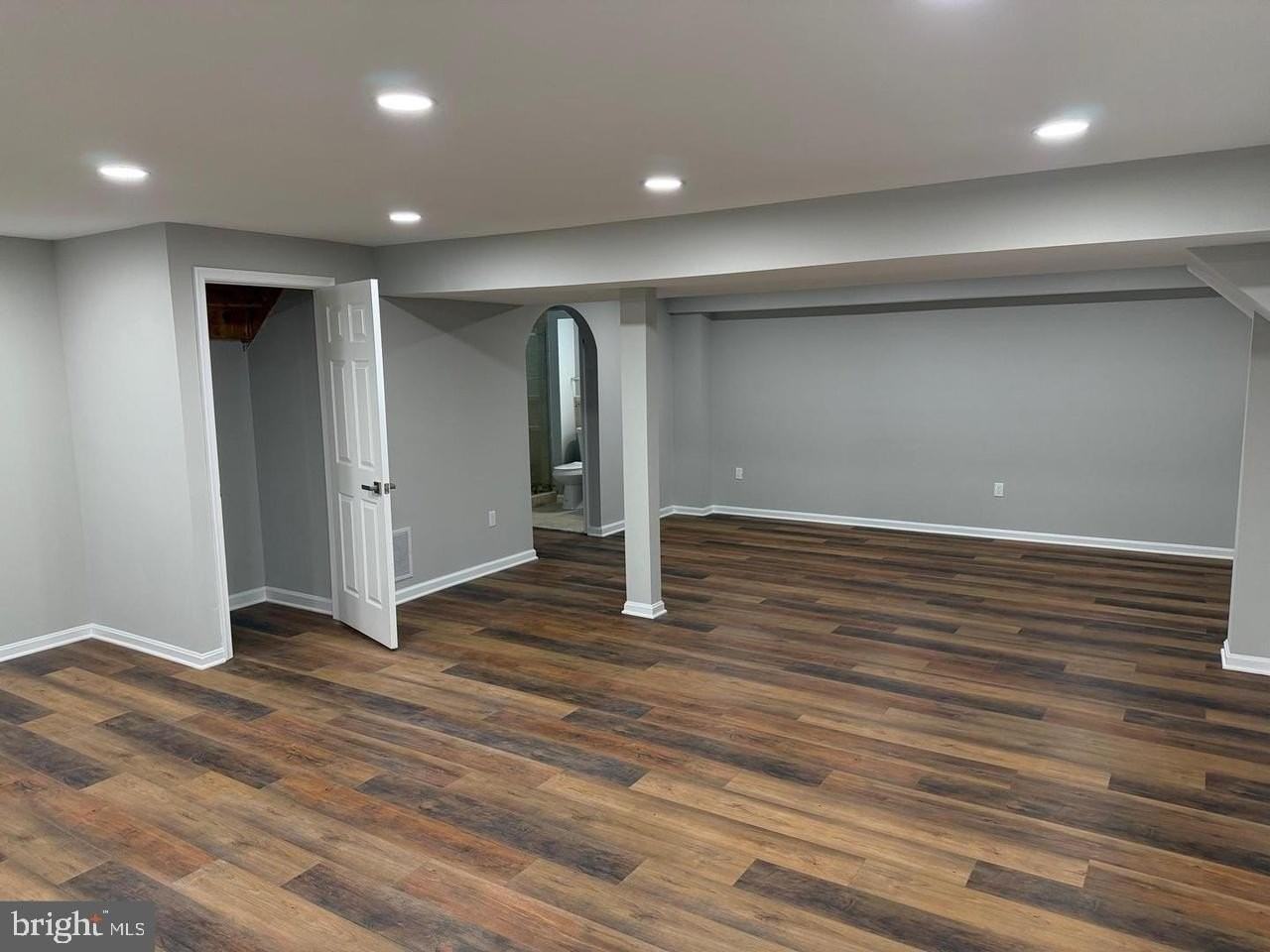6111 Richmanor Ter - Photo 6 of 26