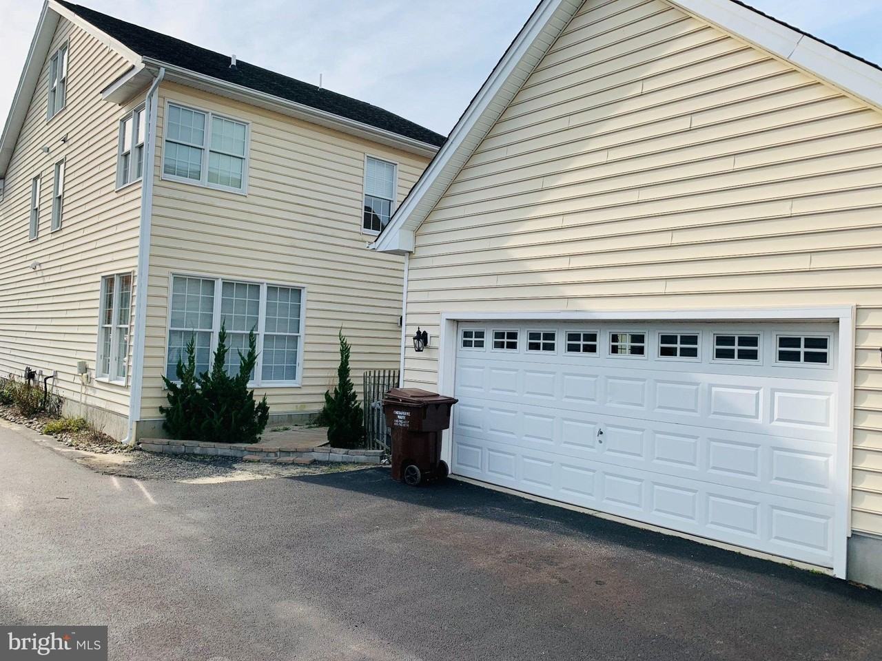 12167 Snug Harbor Rd - Photo 3 of 39