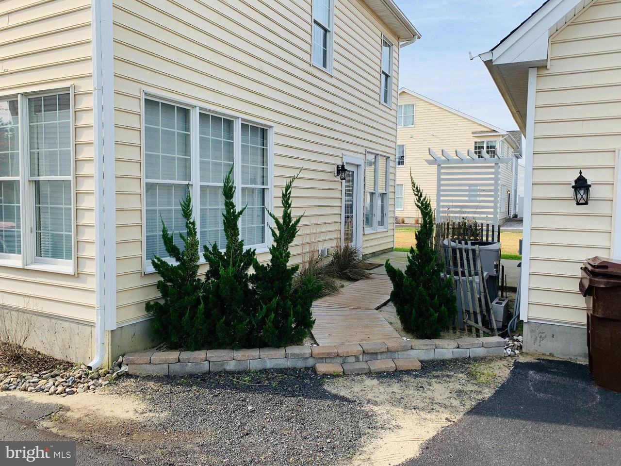12167 Snug Harbor Rd - Photo 4 of 39
