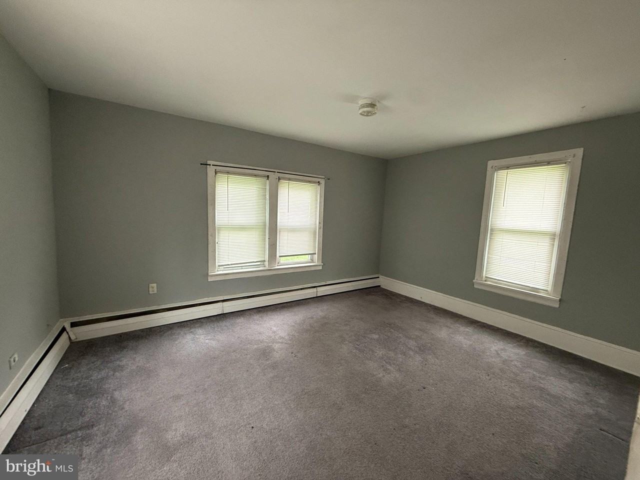 122 Princeton Ave - Photo 5 of 6