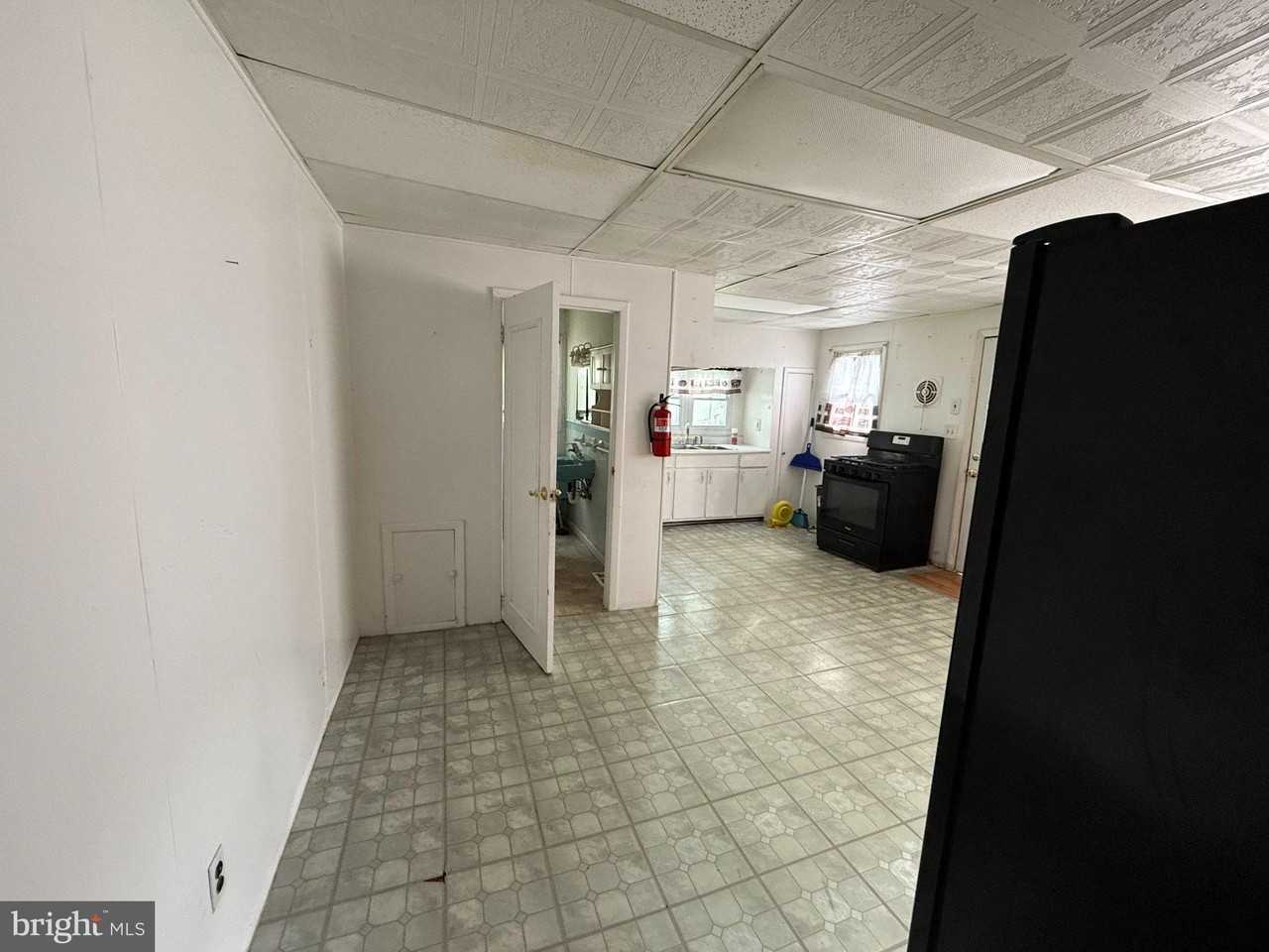 410 Middlesex St - Photo 5 of 13