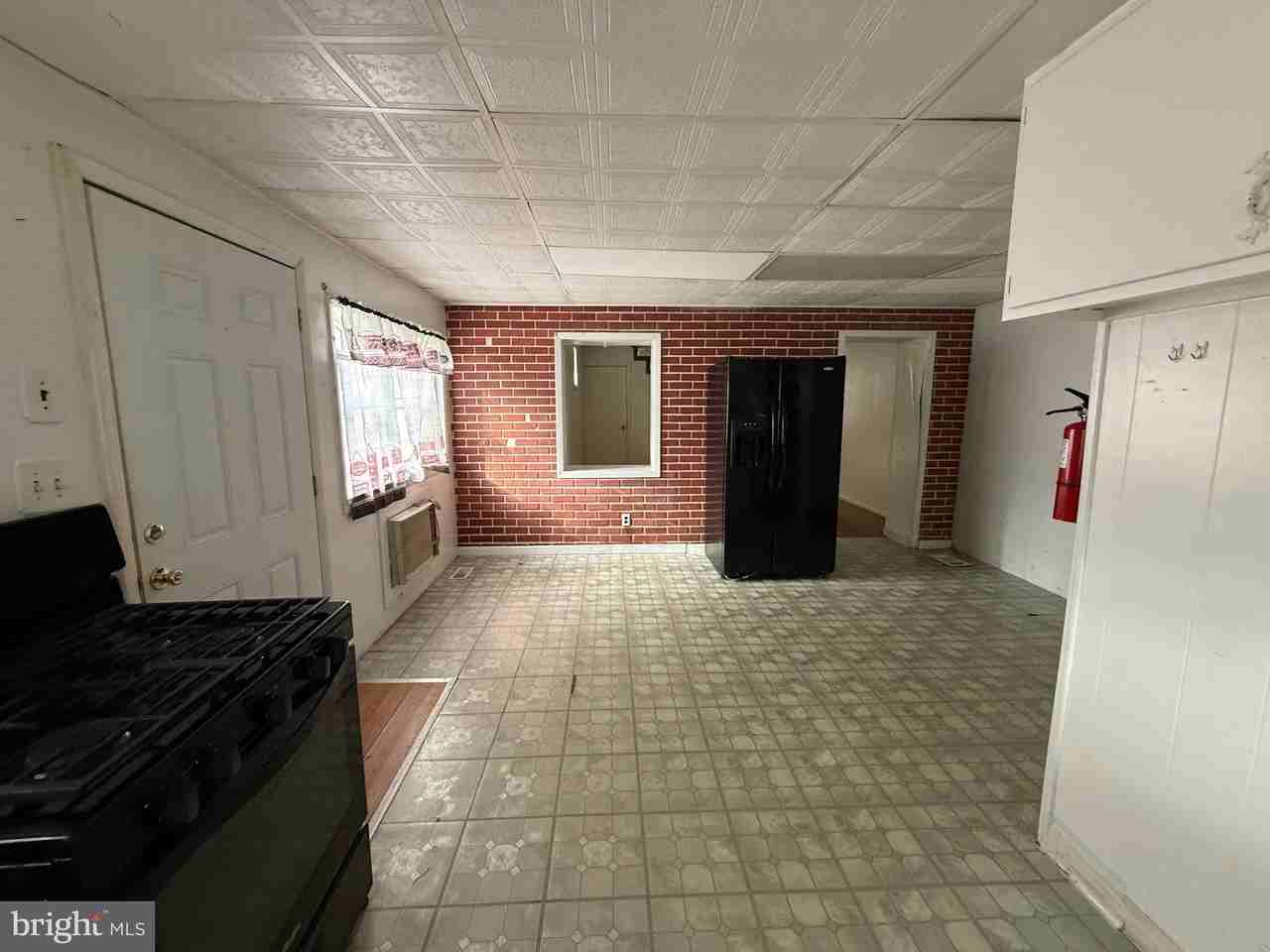 410 Middlesex St - Photo 6 of 13
