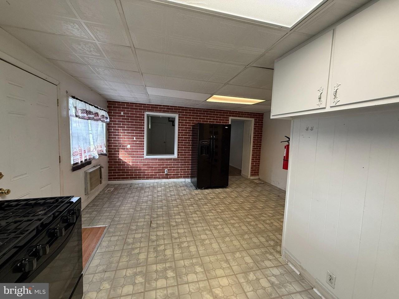 410 Middlesex St - Photo 7 of 13