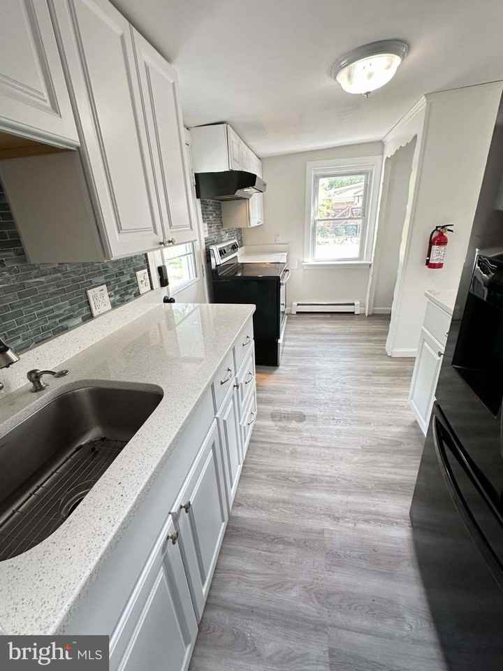 31 Carroll Ave - Photo 3 of 12