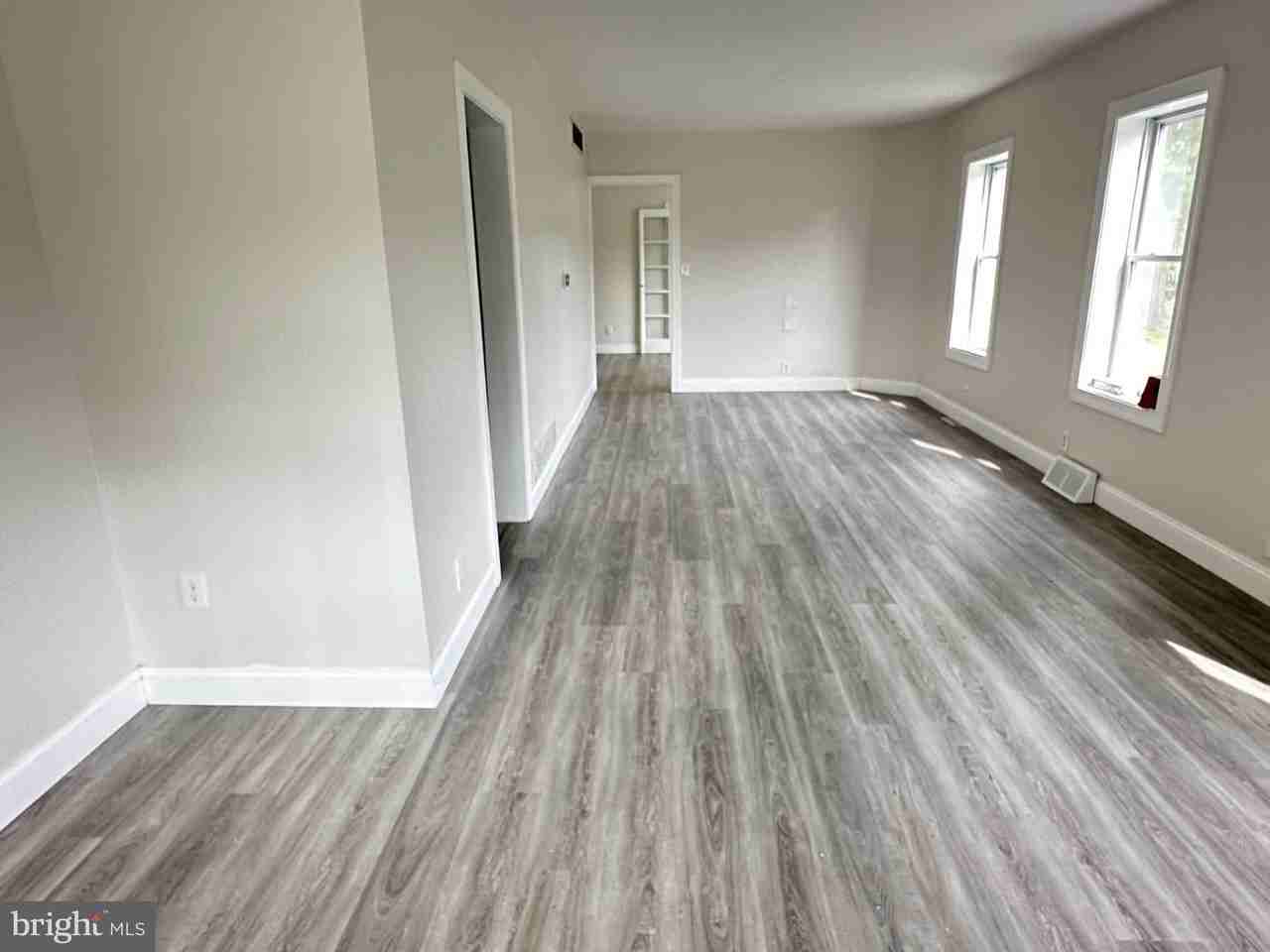 31 Carroll Ave - Photo 4 of 12