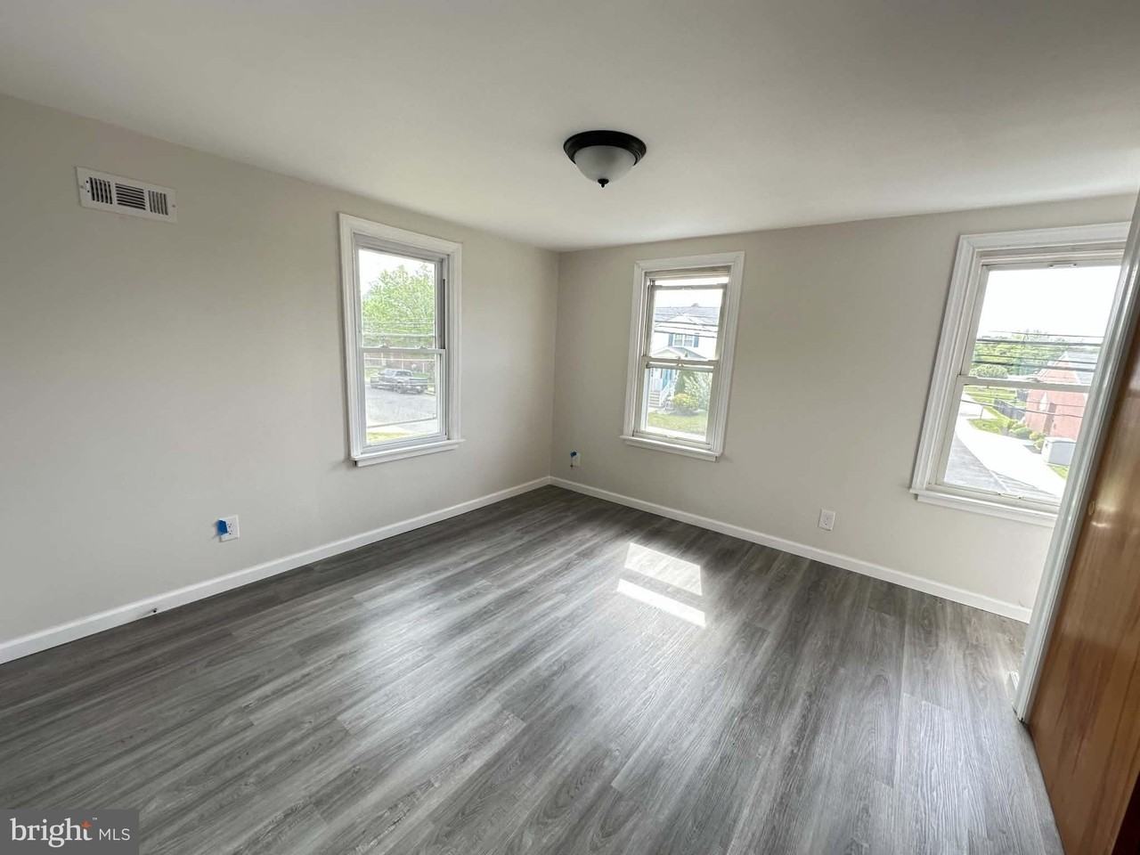 31 Carroll Ave - Photo 5 of 12
